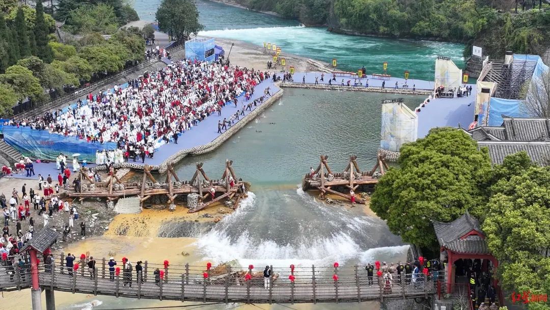 ▲2025都江堰放水节活动现场 王勤 摄